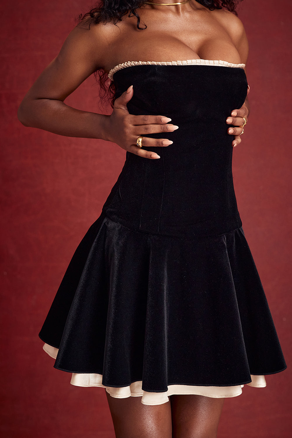Marilla | Plush Black Velvet Strapless Mini Dress